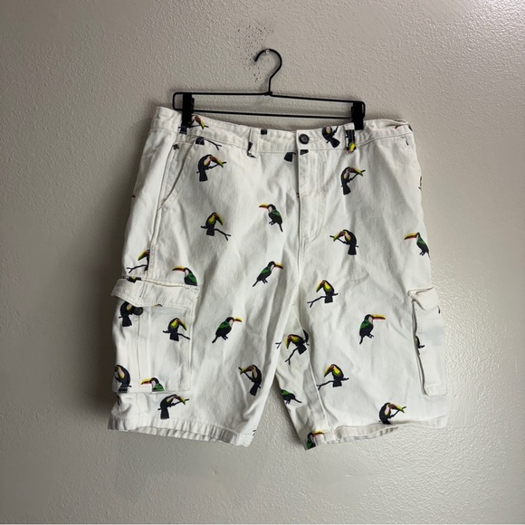 LRG Lifted Research Group Toucan Bird Cargo Shorts Size 36 - Picture 1 of 8